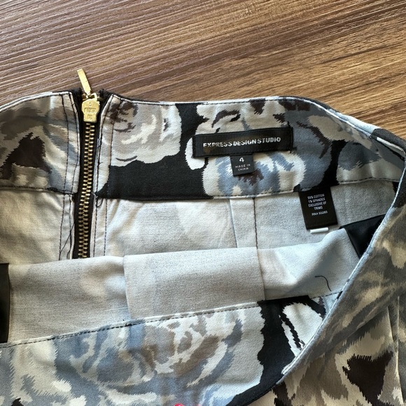 Floral skirt - Picture 2 of 2